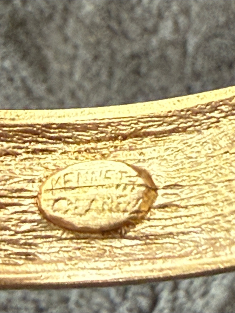 Vintage Kenneth Lane hammered copper tone bangle. Coppery goldish tone. - Picture 7 of 8